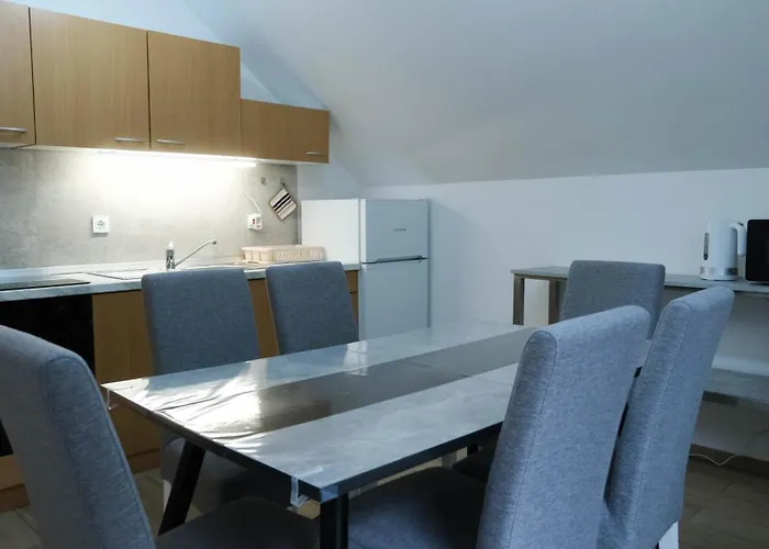 Hisa Lunna - In A Forest Paradise *