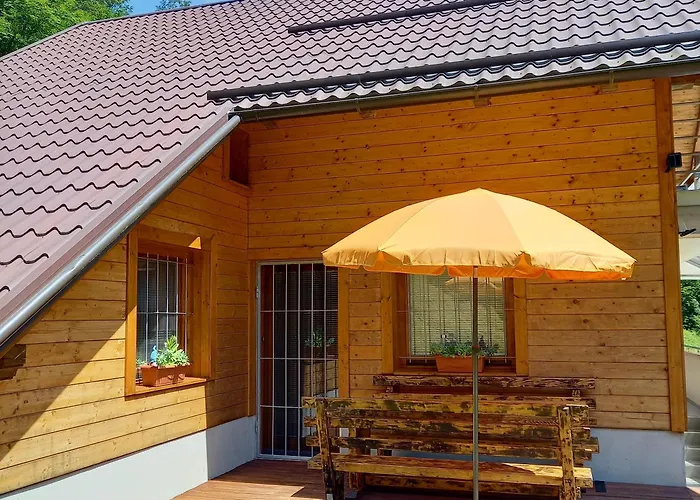 Hisa Lunna - In A Forest Paradise * Vitanje